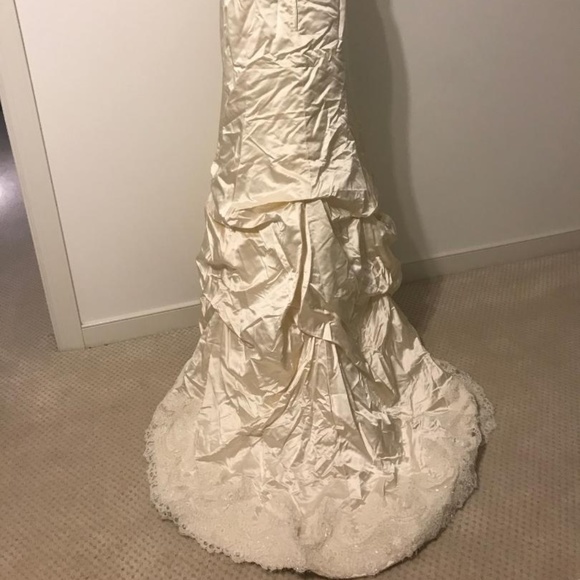 BRIDAL - Picture 4 of 7